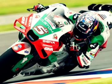 Johann Zarco in forte inclinazione sulla sua Honda MotoGP