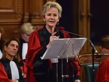 Perquisitions et enquêtes du Parquet National Financier, une institution qui bouleverse le monde politique français