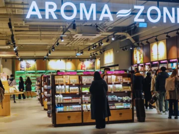 Boutique Aroma-Zone aux halles de Cavaillon, cosmétiques naturels et ambiance marché provençal