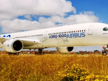 Un Airbus A350F d’Air China Cargo sur le tarmac avant un vol long-courrier de fret.