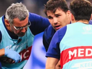 Antoine Dupont avant un match du XV de France après sa blessure.