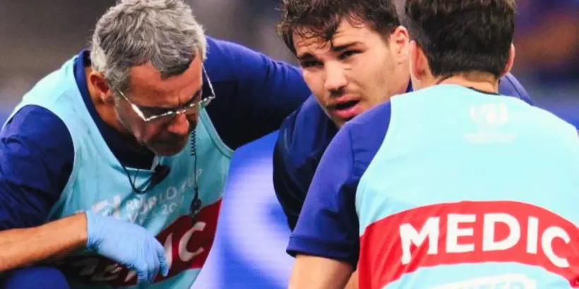 Antoine Dupont avant un match du XV de France après sa blessure.