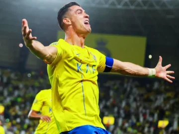 Cristiano Ronaldo célèbre le titre d’Al Nassr