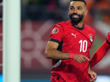 Mohamed Salah applaudi par les supporters égyptiens