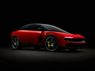 Ferrari Luce rouge à Maranello au coucher du soleil