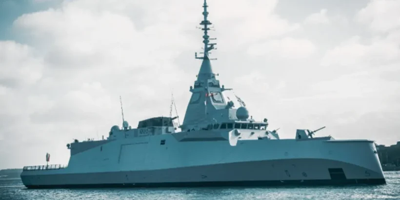 Frégate FDI française en mer après le choix stratégique de la Suède.