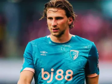 Illya Zabarnyi sous les couleurs de Bournemouth suivi par le PSG durant le mercato hivernal