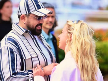 Kim Higelin et Artus main dans la main au Festival de Cannes
