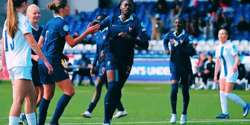 Les Bleuettes célèbrent leur qualification en finale après leur victoire contre la Norvège.