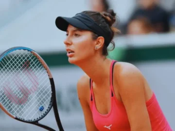 Océane Dodin en larmes après sa victoire à Roland-Garros