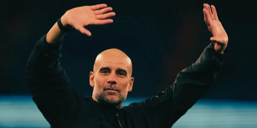 Pep Guardiola concentré sur le banc de Manchester City pendant un match sous pression.