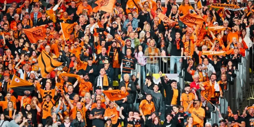 Supporters du Racing Club Narbonnais en tribunes sous tension