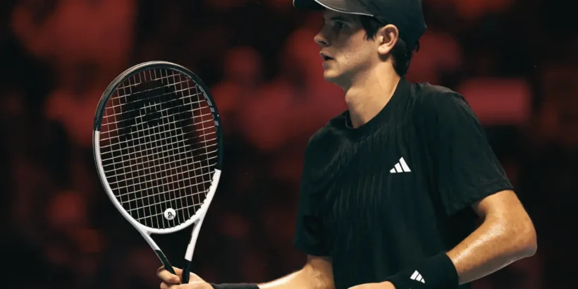 Rafael Jodar en pleine action sur le court à Roland-Garros