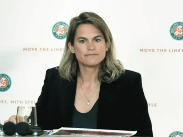 Amélie Mauresmo lors d’une conférence de presse avant Roland Garros 2026 à Paris