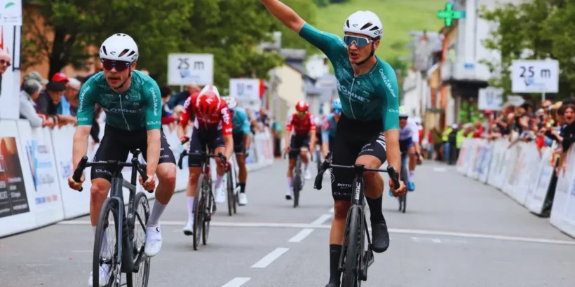 Peloton de la Ronde de l’Isard dans les Pyrénées