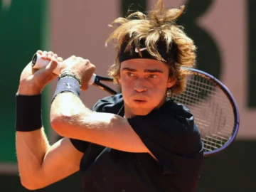 Andrey Rublev affiche une forte tension émotionnelle pendant son match à Roland-Garros.