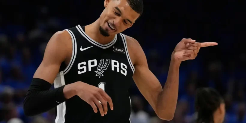 Victor Wembanyama au duel face à Oklahoma City pendant les playoffs NBA