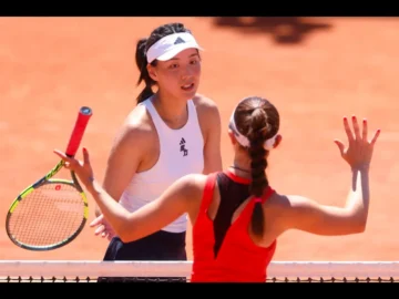 Tamara Korpatsch quitte le court sous tension après une poignée de main glaciale face à Wang Xinyu à Roland-Garros.
