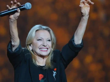 Véronique Sanson sur scène avant l’annulation du concert de Saint-Brieuc.