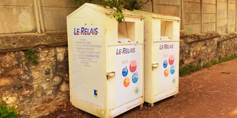 Bornes Le Relais et collecte des vêtements usagés au cœur des difficultés du recyclage textile.