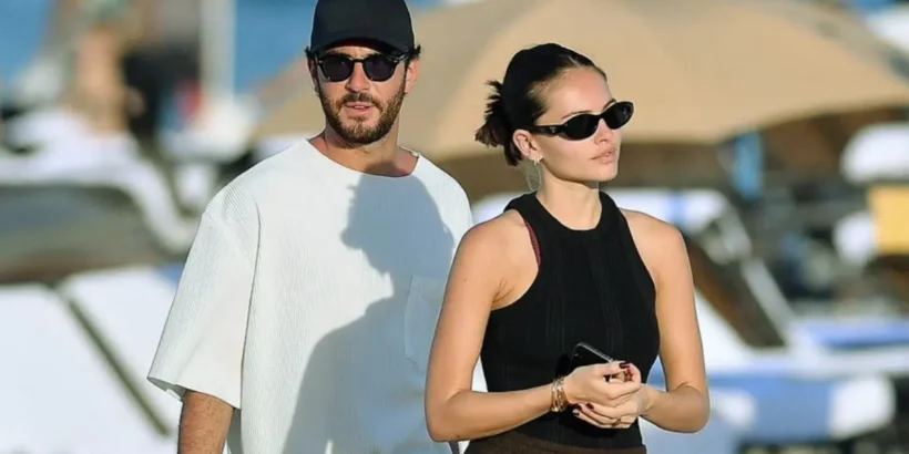 Benjamin Attal et Thylane Blondeau lors de leur mariage civil à Paris entourés de leurs proches.