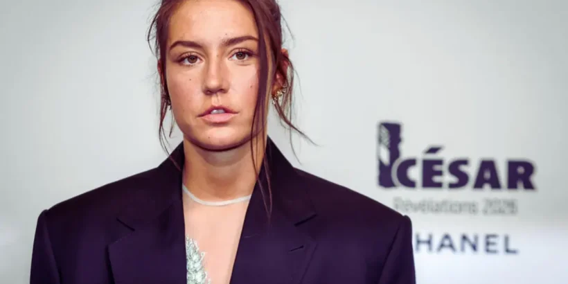 Adèle Exarchopoulos photographiée lors d’un événement public alors que le procès de Doums s’ouvre à Paris.
