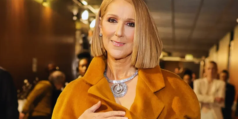 Céline Dion bei emotionalem Bühnenauftritt, Symbol für ihre Rückkehr mit neuen Konzerten in Paris