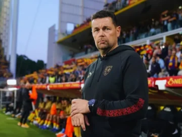 Pierre Sage lors d'un match avec Lens avant son possible départ vers Crystal Palace