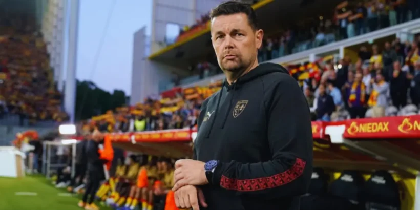 Pierre Sage lors d'un match avec Lens avant son possible départ vers Crystal Palace