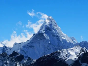 Un guide népalais de l’Everest secouru après avoir survécu seul pendant six jours en haute altitude