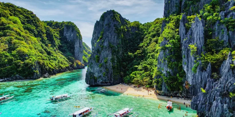Un puissant séisme de magnitude 7,8 frappe le sud des Philippines