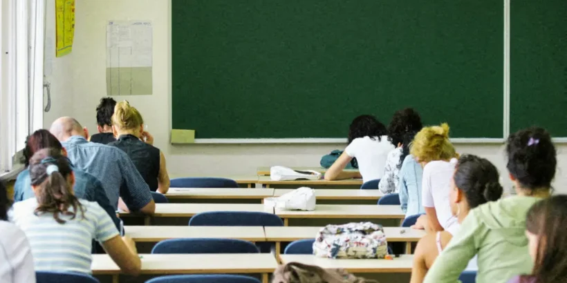 Bac français 2026 : moment de concentration avant la remise des copies