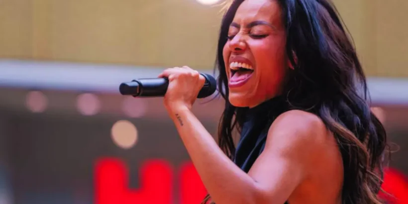 Amel Bent sur scène lors d’un concert, avant l’annulation de sa participation à la Fête de la Musique de Bruay-la-Buissière.