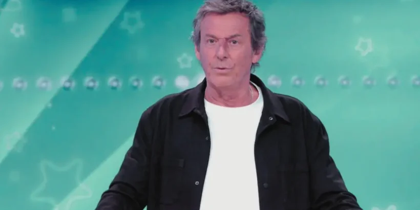 Jean-Luc Reichmann sur le plateau d’« Attention à la marche » devant un public enthousiaste.
