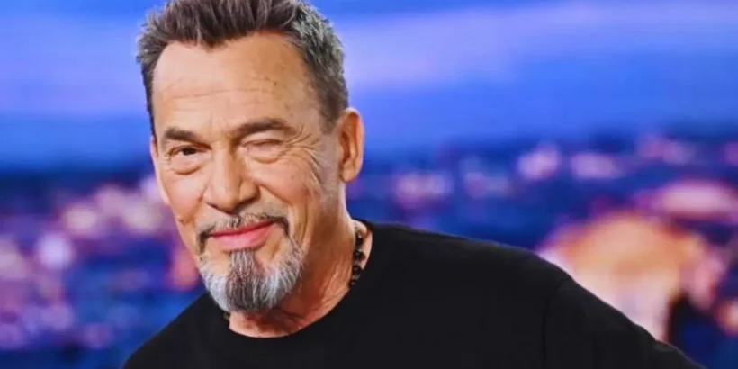 Florent Pagny interprétant ses chansons devant une salle comble lors de sa tournée.