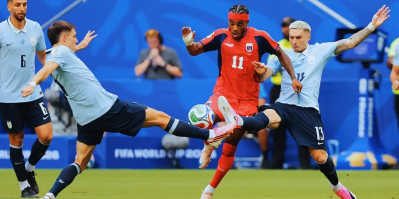 Uruguay et Cap-Vert lors du match nul 2-2 en FIFA World Cup.