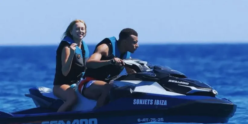 Ester Expósito et Kylian Mbappé sous les projecteurs entre amour, célébrité et football.