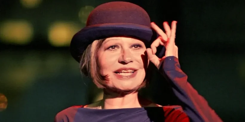 Guesch Patti sur scène, figure emblématique de la chanson française connue pour son univers artistique singulier et son titre culte « Étienne ».