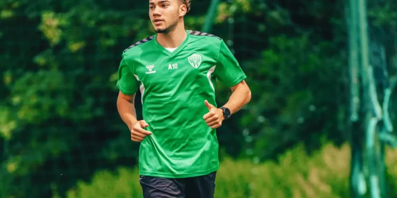 Kenzo Kies lors d’un match de football