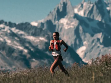 Coureurs engagés sur le 90 km du Mont-Blanc lors de l’épreuve de trail en haute montagne à Chamonix.