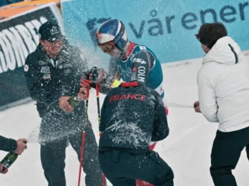 Alexis Pinturault rendant hommage à Maurice Adrait, figure emblématique du ski français