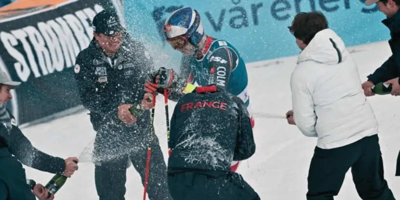 Alexis Pinturault rendant hommage à Maurice Adrait, figure emblématique du ski français