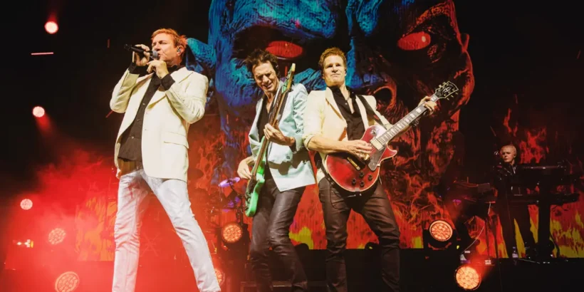 Duran Duran sur scène lors d’un concert international avant leur passage à l’Accor Arena de Paris.
