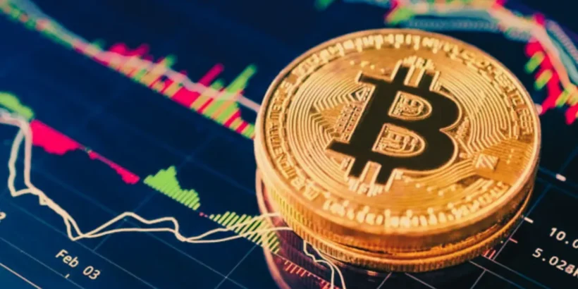 Bitcoin affiché sur un écran financier alors que les investisseurs réévaluent les perspectives du marché crypto.