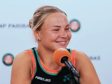 Diana Shnaider lors d'un match de Roland-Garros 2026.