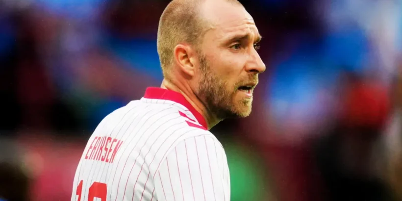 Les joueurs du Danemark assistent Christian Eriksen après une alerte de santé en plein match.