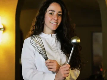 Viviana Pisacane célèbre sa victoire en finale de Top Chef 2026 après son sacre face à Alexy Algar-Denos.