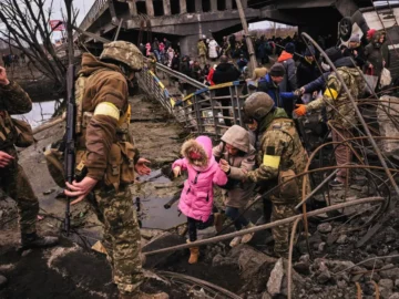 Vue d’une ville ukrainienne sous l’impact de la guerre.