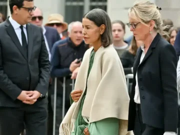 Lalla Meryem lors de l’hommage à Bernadette Chirac aux côtés de la famille Chirac à Paris.