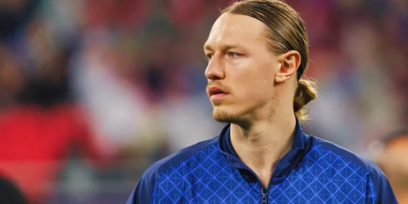 Matveï Safonov sous le maillot du PSG lors d'un match de Ligue des champions.